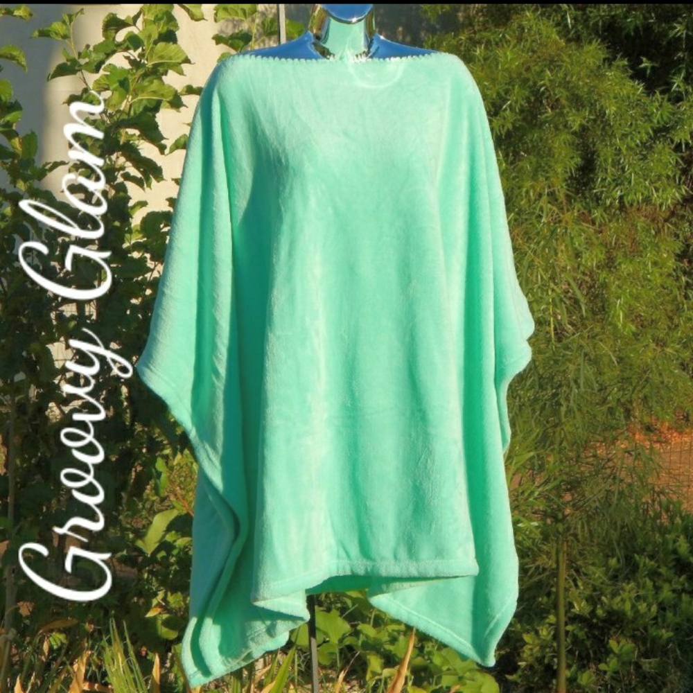 GROOVY GLAM Handmade Seafoam Green Classic Plush Poncho